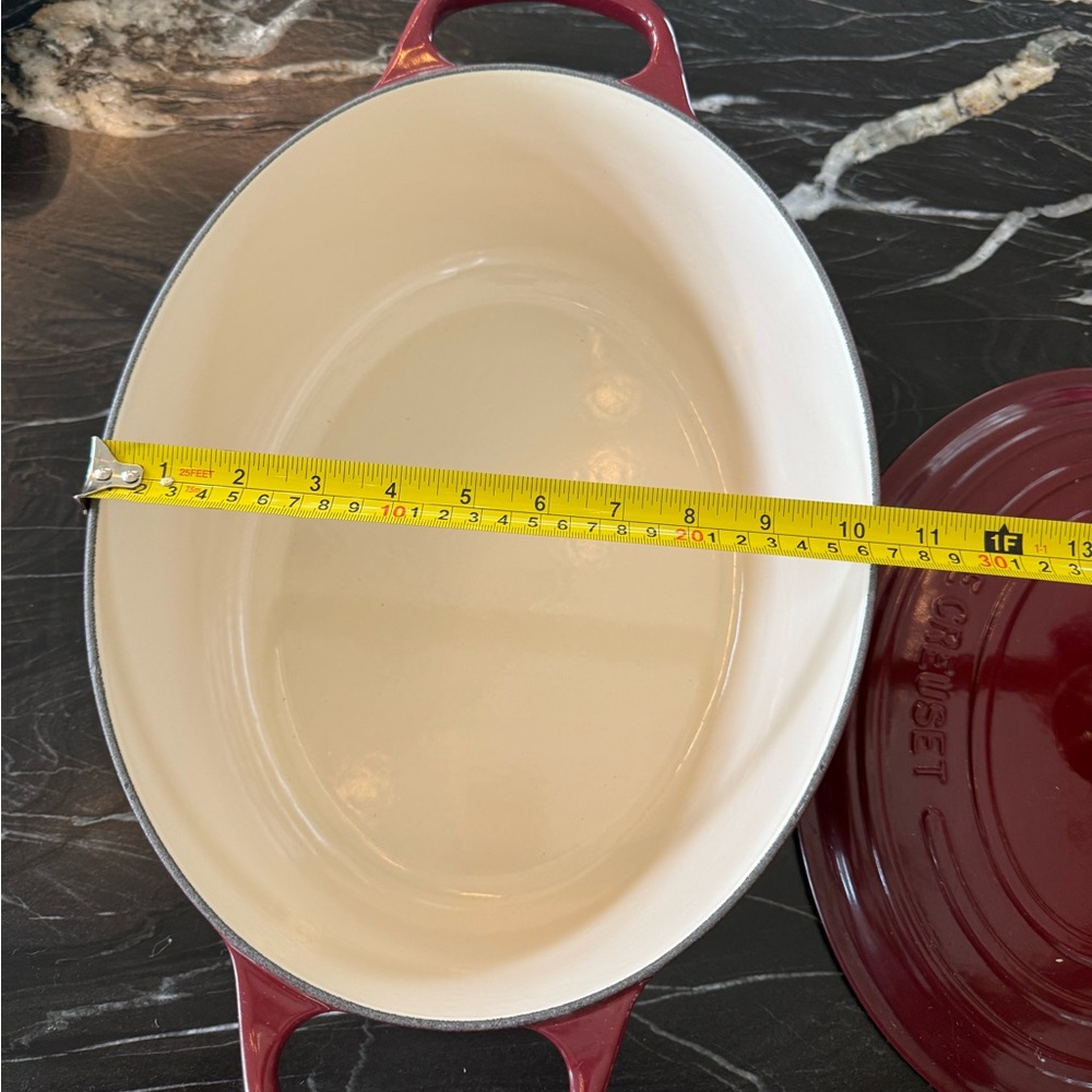 LE CREUSET DUTCH OVEN - Picture 4 of 6